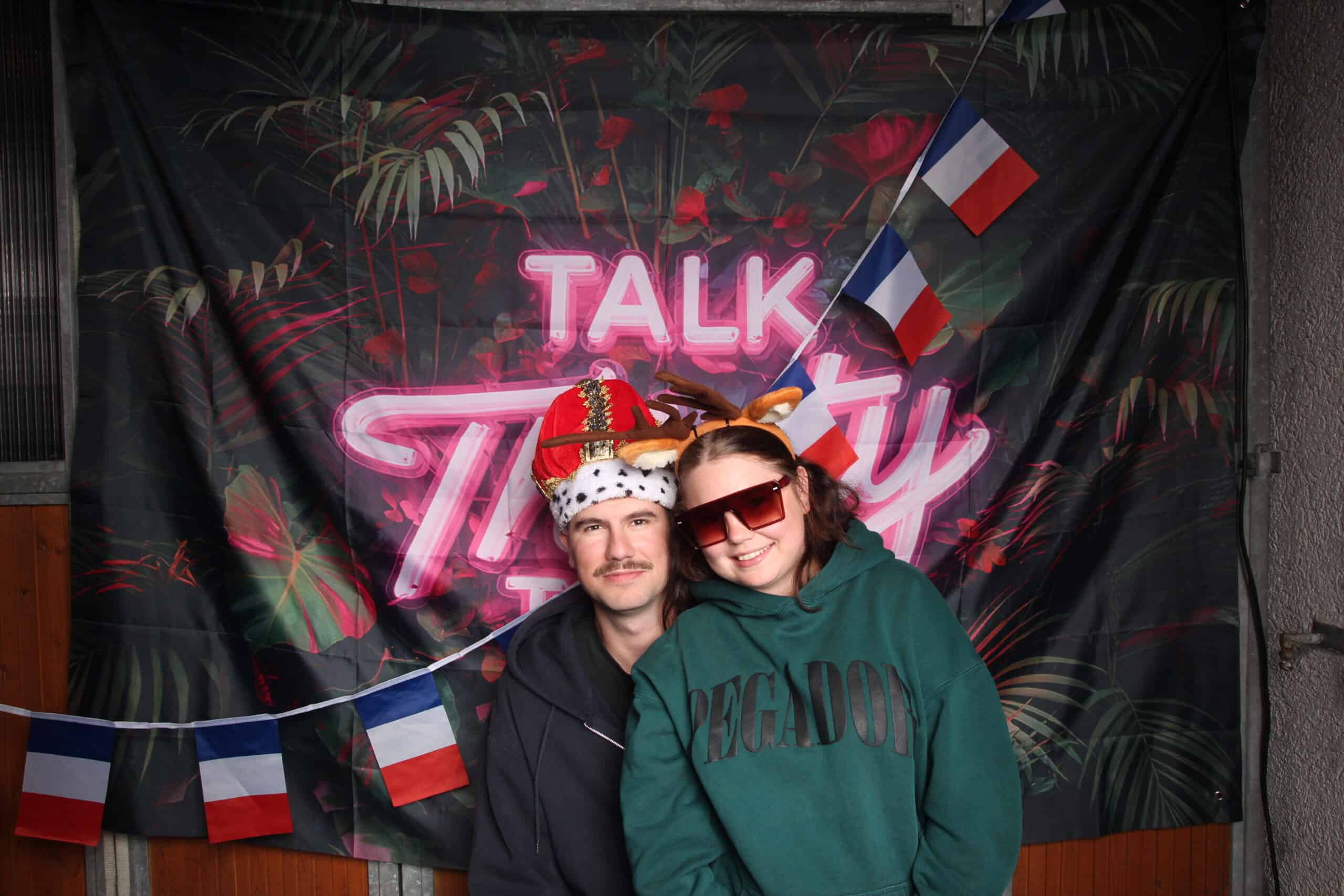 Festliche Geburtstagsparty mit Freunden, Geburtstagswünsche, Dekoration, Spaß, Stil, Party-Highlights.