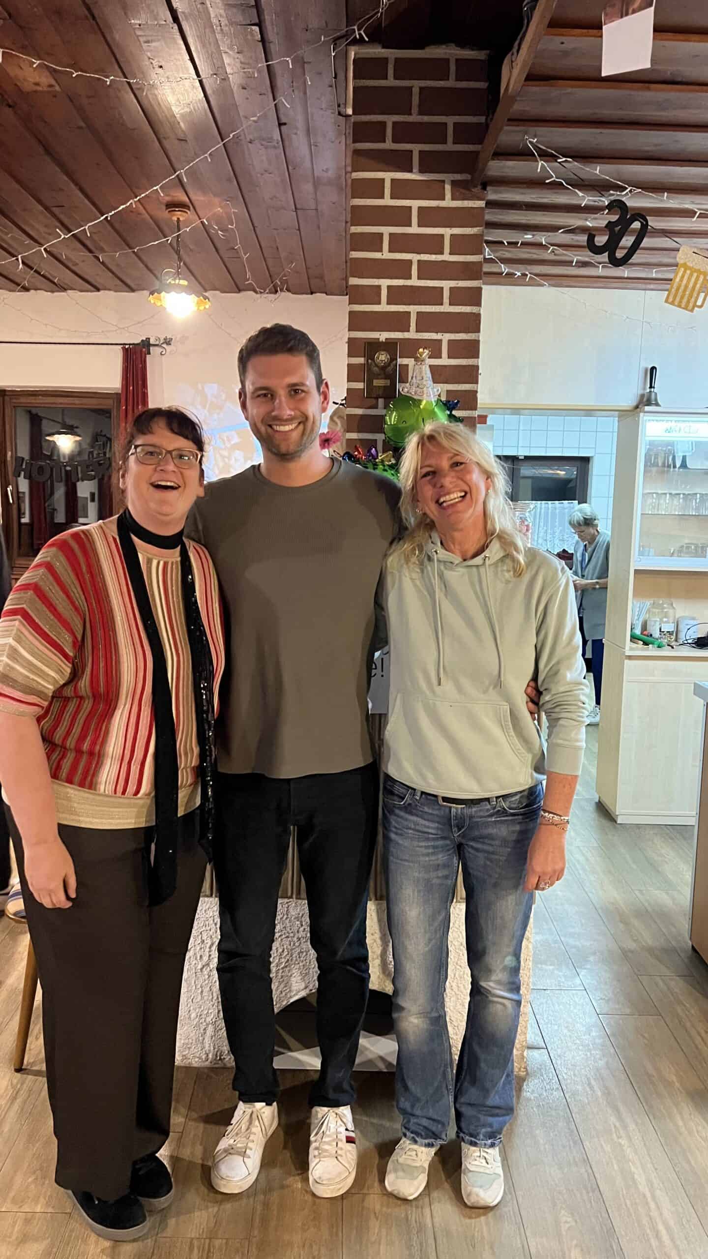 Vielen Dank für die Bereitstellung des Bildes. Hier sind die SEO-optimierten Texte:.