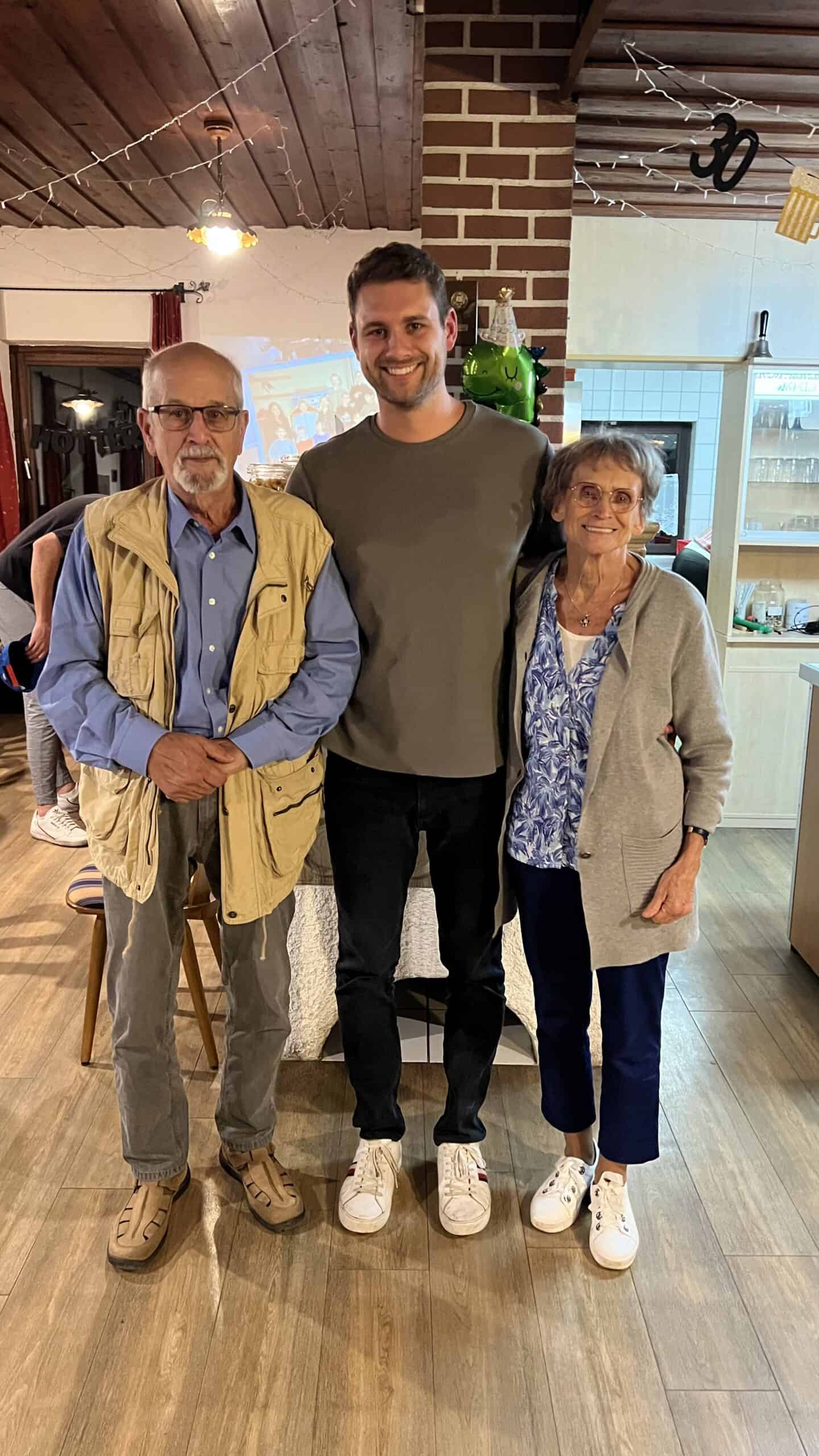 Nice Familie bei Yannik.Happy-30-Birthday Feier mit Geburtstagskind.