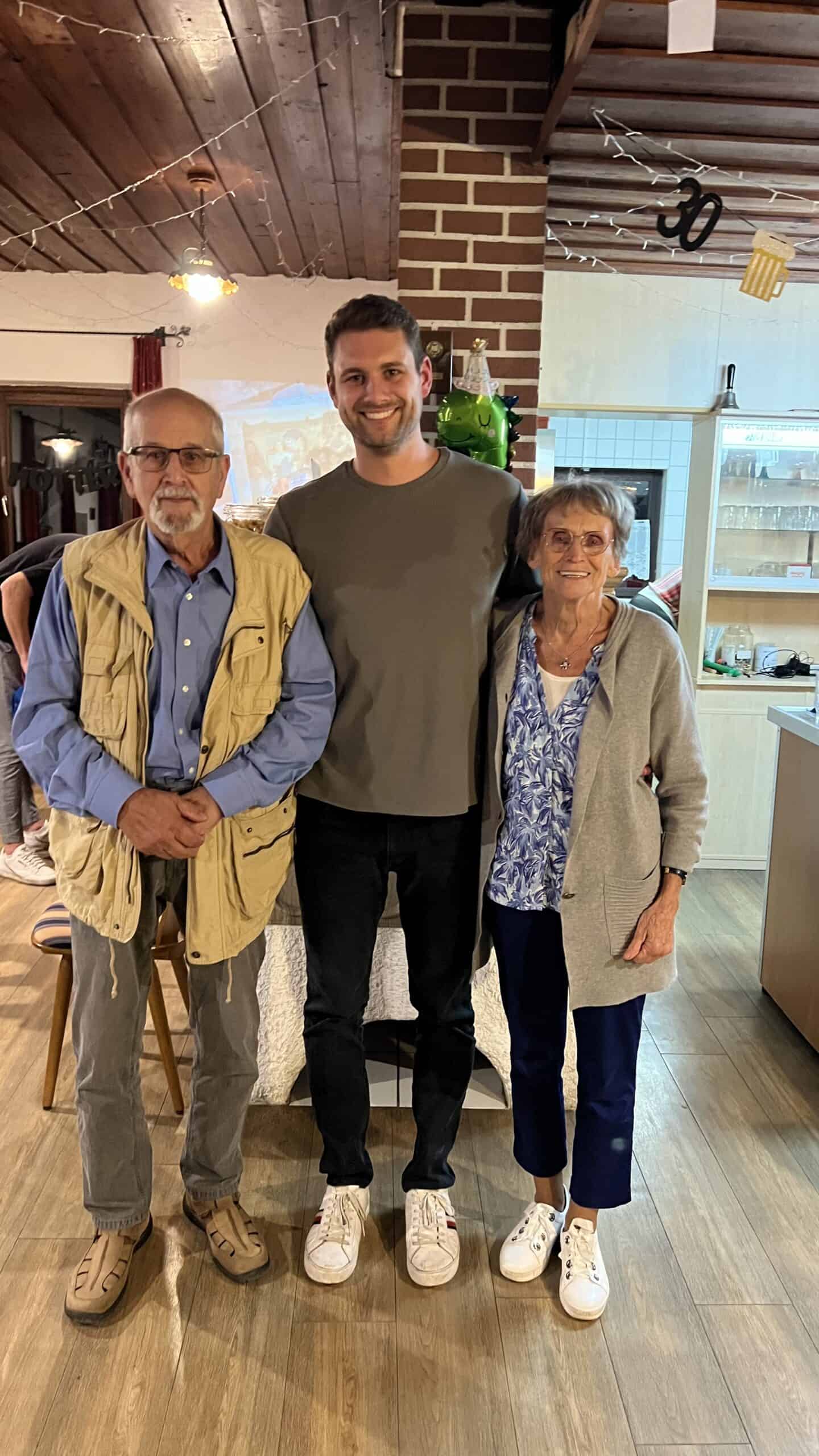 30. Hochwertige Geburtstagsfeier mit Familie und Freunden in gemütlicher Atmosphäre, ideal für den besonderen Anlass.