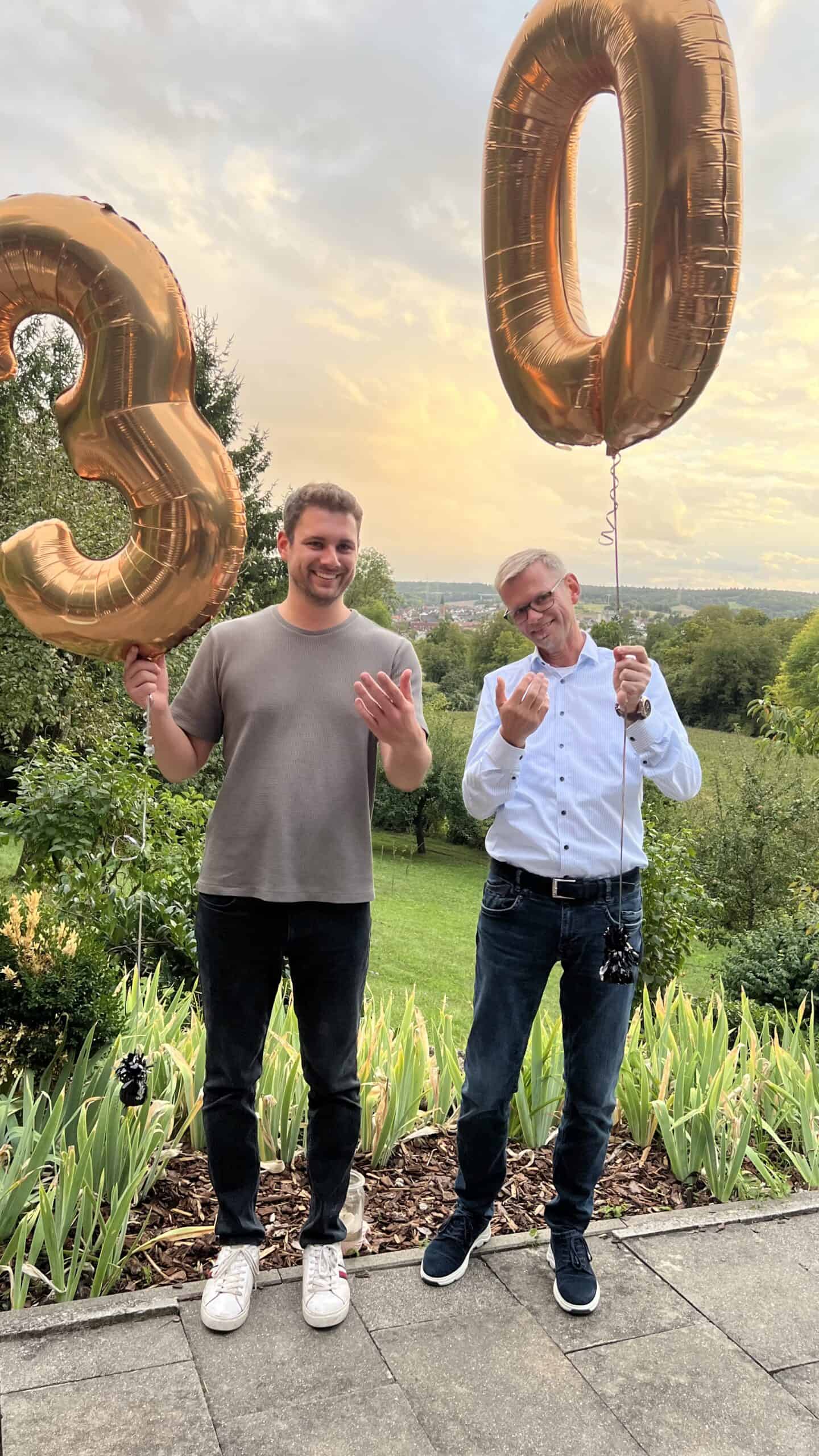 3. Glückwünsche zum 30. Geburtstag, Feier mit Freunden, besondere Jubiläumsfeier, Feste zu Ehren des Geburtstagskindes.